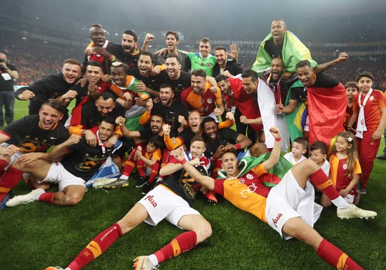 Şampiyon Galatasaray'a tebrik yağmuru